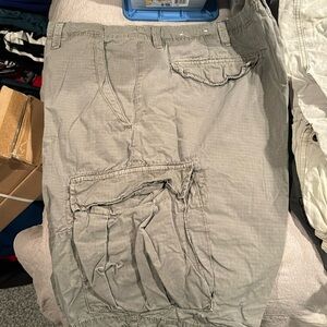 Men’s American Eagle cargo shorts